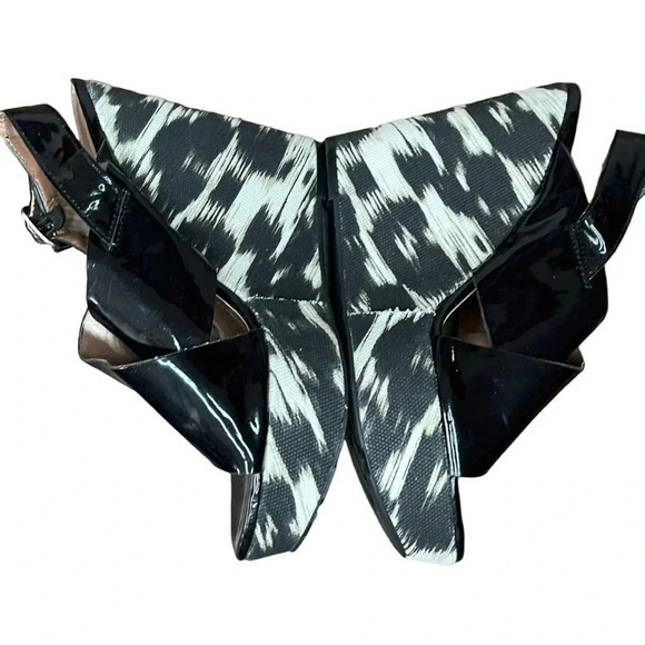 BCBG GENERATION BLACK PATENT LEATHER WEDGE WOMEN'S SIZE 8 - Picture 7 of 13